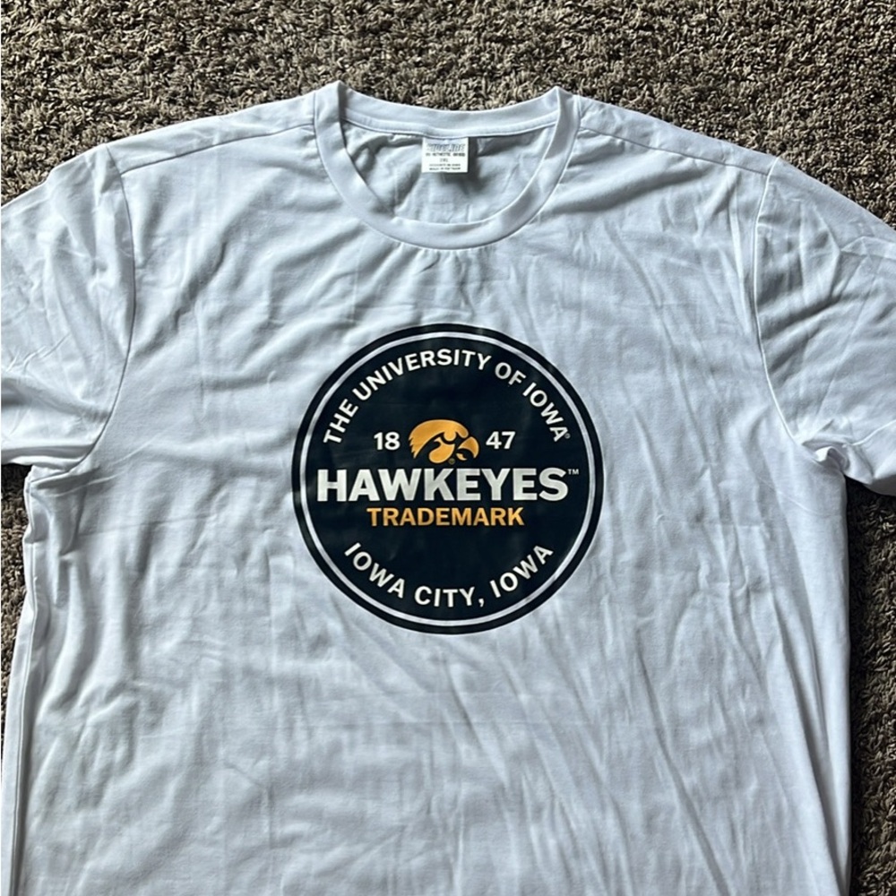 New! Men’s Iowa Hawkeyes short sleeve tshirt size 2xl